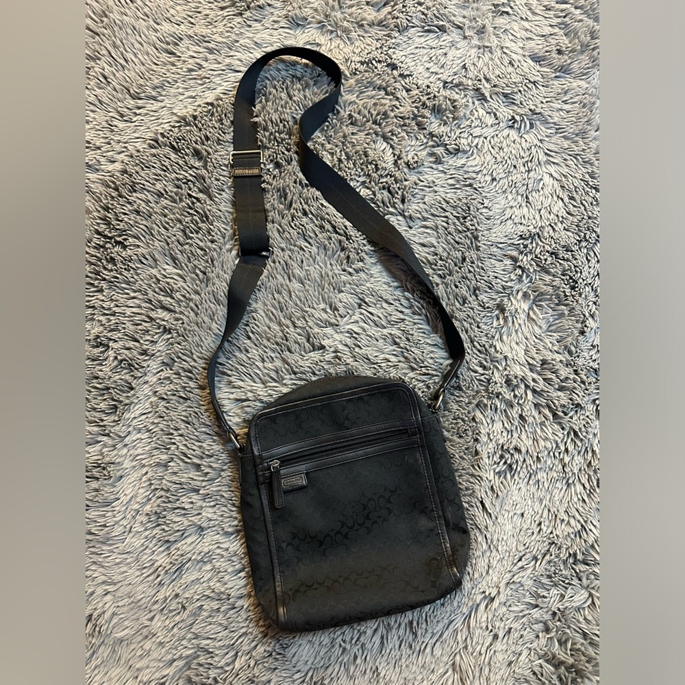 Coach Signature Crossbody Bag Like New Mens/womems - Picture 1 of 9